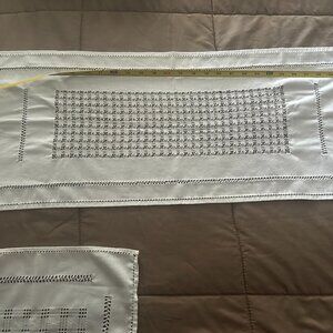 3 Table Runners and 1 Square Mat